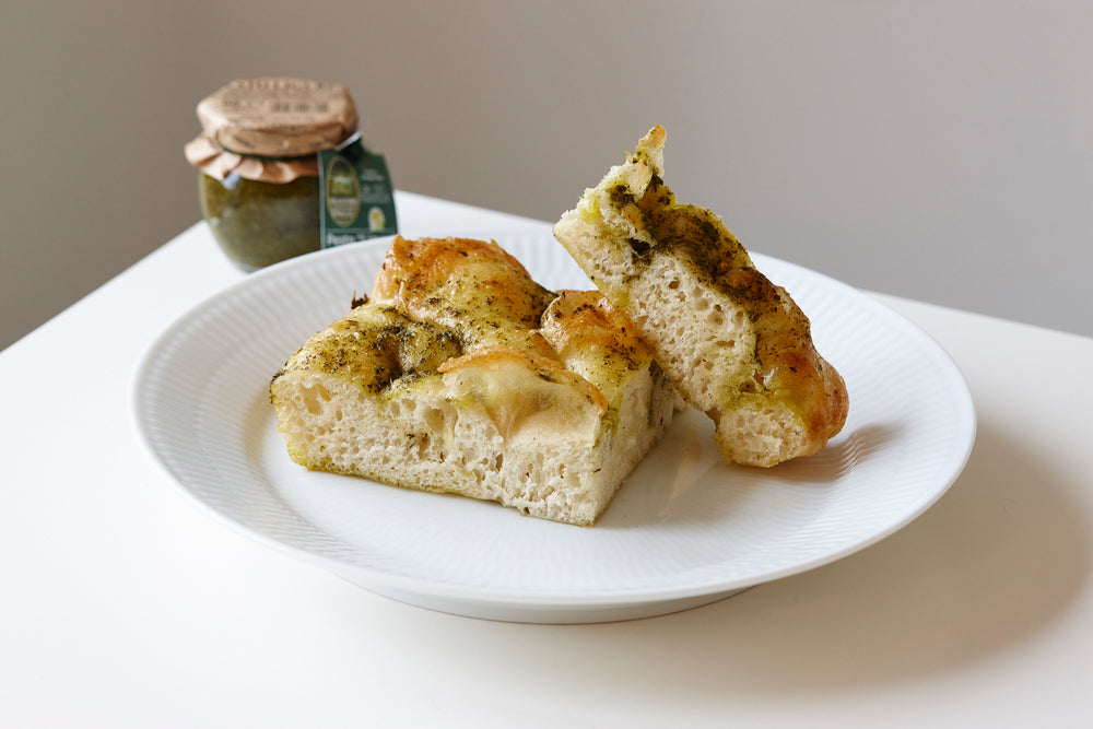 Focaccia Ligure brød med pesto