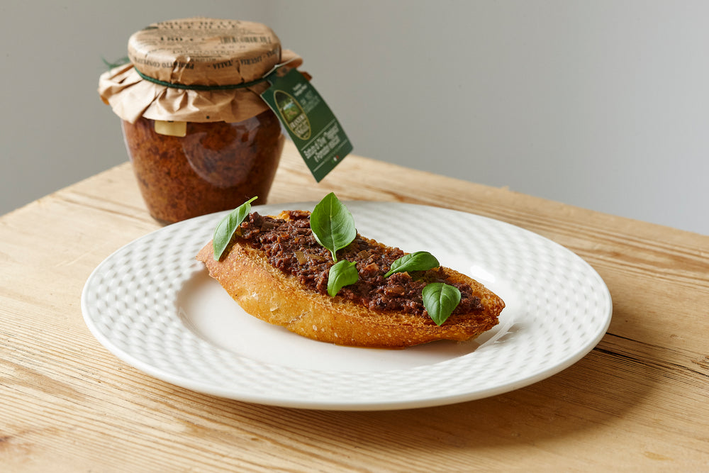 Bruschetta alle olive med soltørrede tomater