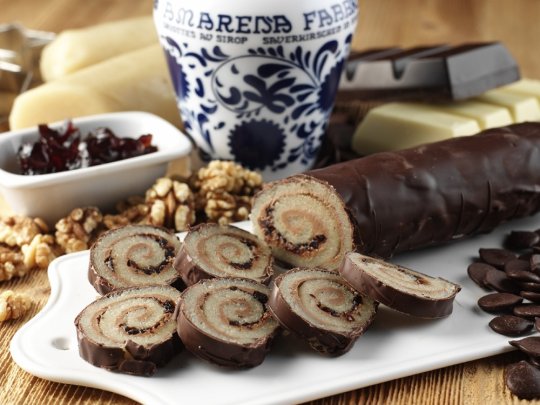 Konfekt marcipanroulade med Amarena