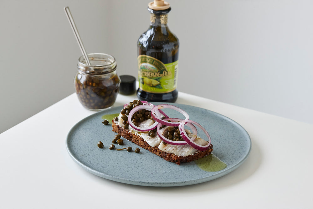 Sild med kapers i balsamico og citron-olivenolie