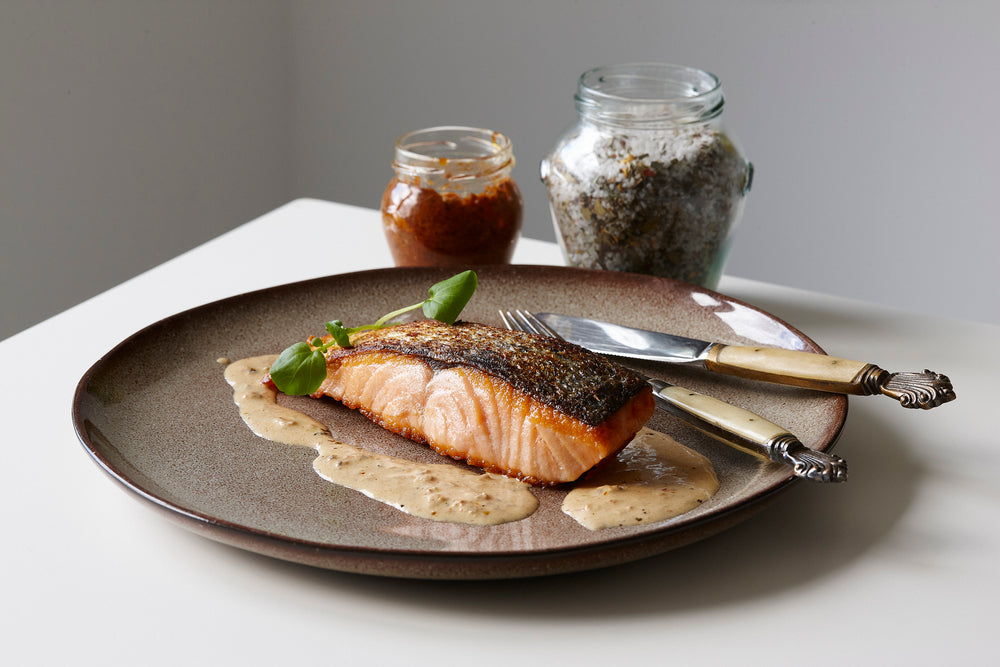 Skindstegt laks med sauce af crema di pomodori